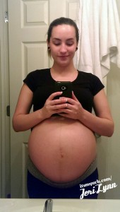 Une exhibitionniste enceinte 27